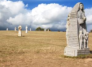 la Vallée des Saints, île de Pâques bretonne