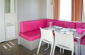 Salle à manger Mobil home - Camping à Plouha