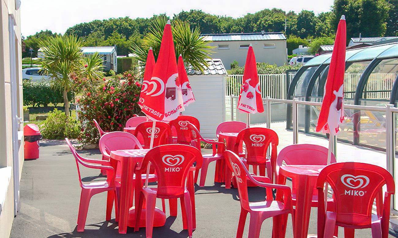 Terrasse bar ensolleillée