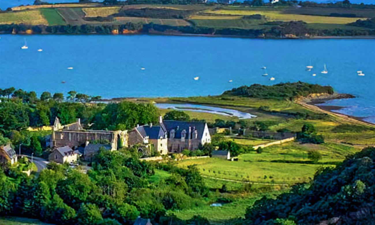 Abbaye de Beauport près de Paimpol vu du ciel 
