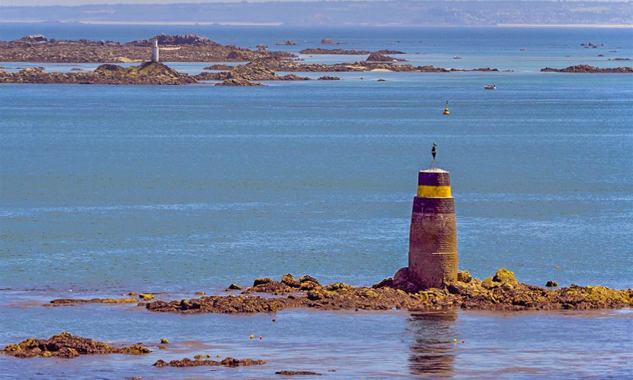 Balise sur le littoral de saint-Quay-Portrieux 